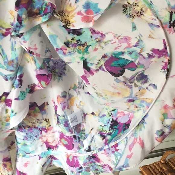 Very pretty, NWOT, faux wrap dress. Size M - Picture 5 of 6